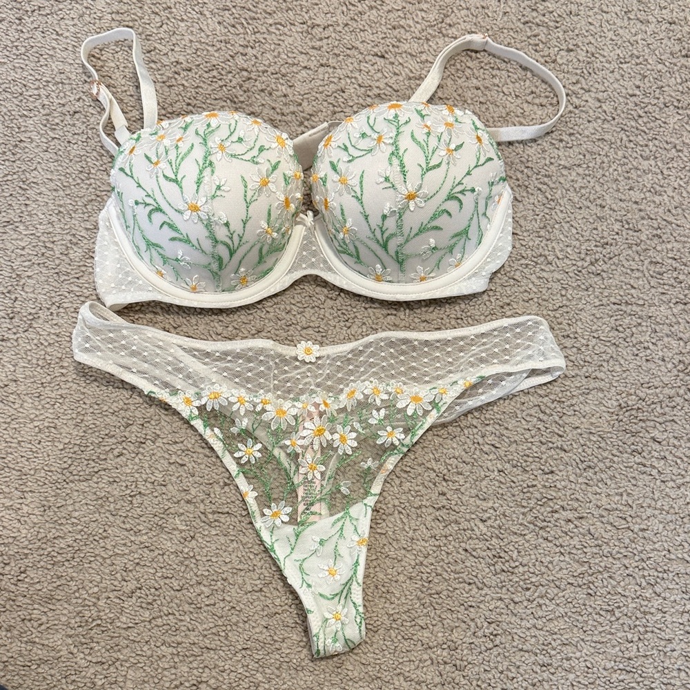 Victoria Secret Dream Angels bra and thong set